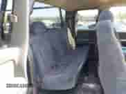 2001 Chevrolet Silverado 1500 LS z VIN 2GCEK19T611293248, wystawiony jako IAAI lot #43001089 z przebiegiem 365 729 mil mil oraz . Historia ofert i sprzedaży dostępna na DreamBid. Obrazek 8.