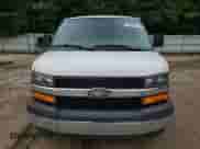 2017 Chevrolet Express Passenger LT с VIN 1GAZGPFF0H1228814, выставлен на аукционе Copart как лот 68108515 с пробегом 137 876 миль миль и Списание • Salvage title. История ставок и продаж доступна на DreamBid. Изображение 5.