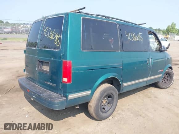 1998 Chevrolet Astro with VIN 1GNEL19W2WB172044, listed as a IAAI auction lot 42381085 with 218,946 mi miles and . Bid and sale history available at DreamBid. Image 4.