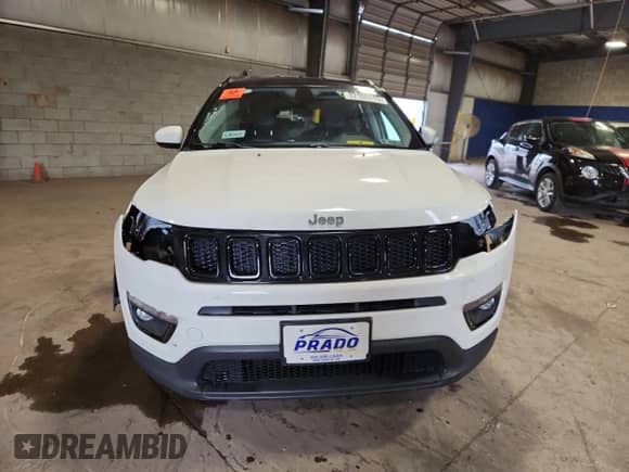 2018 Jeep Compass Latitude with VIN 3C4NJDBB7JT395873, listed as a Copart auction lot 82109115 with Not provided miles and Salvage title. Bid and sale history available at DreamBid. Image 5.