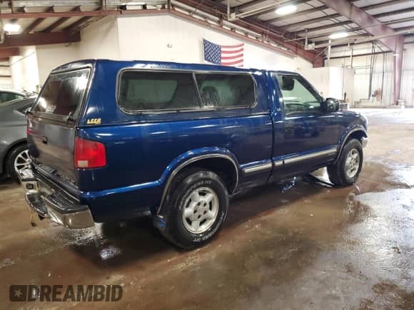 2000 Chevrolet S-10 LS with VIN 1GCDT14W0YK110222, listed as a Copart auction lot 46643115 with 107,420 mi miles and Clean title. Bid and sale history available at DreamBid. Image 3.