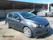 2013 Chevrolet Sonic LS с VIN 1G1JB6SG9D4117157, выставлен на аукционе IAAI как лот 42703451 с пробегом 74 101 миль миль и . История ставок и продаж доступна на DreamBid. Изображение 1.