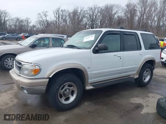 1999 Ford Explorer XLT с VIN 1FMZU35P1XZB05795, выставлен на аукционе IAAI как лот 41692715 с пробегом 95 149 миль миль и . История ставок и продаж доступна на DreamBid. Изображение 15.