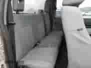 2013 Ford F-250 XL z VIN 1FT7X2A64DEB17792, wystawiony jako Copart lot #51159425 z przebiegiem 246 495 mil mil oraz Czysty tytuł • Clean title. Historia ofert i sprzedaży dostępna na DreamBid. Obrazek 10.