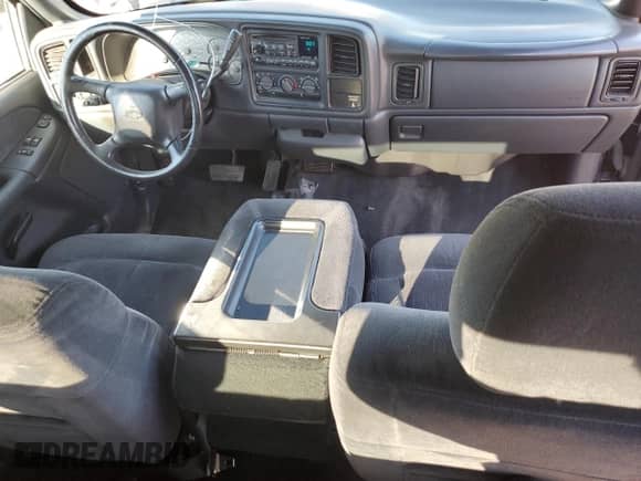 2000 Chevrolet Silverado 1500 LS with VIN 1GCEK19T9YE385902, listed as a Copart auction lot 81878645 with 288,364 mi miles and Salvage title. Bid and sale history available at DreamBid. Image 8.