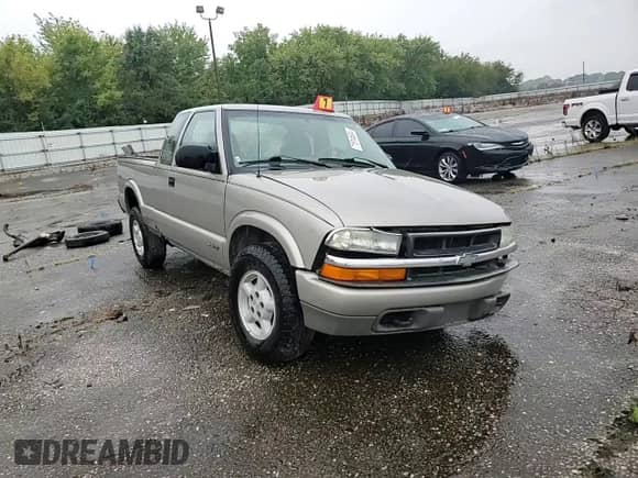 2001 Chevrolet S-10 LS с VIN 1GCDT19W018222725, выставлен на аукционе Copart как лот 71814634 с пробегом 152 934 миль миль и Списание • Salvage title. История ставок и продаж доступна на DreamBid. Изображение 11.