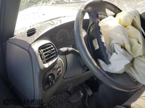 2001 Ford F-150 XL с VIN 1FTZX17251NC04314, выставлен на аукционе Copart как лот 86109475 с пробегом Не указан миль и Списание • Salvage title. История ставок и продаж доступна на DreamBid. Изображение 9.