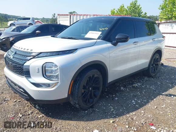 2023 Mitsubishi Outlander SEL z VIN JA4J4VA86PZ010610, wystawiony jako IAAI lot #42883511 z przebiegiem 37 536 mil mil oraz . Historia ofert i sprzedaży dostępna na DreamBid. Obrazek 2.