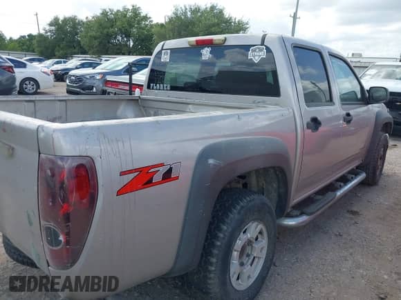 2005 Chevrolet Colorado 1SE LS Z71 z VIN 1GCDS136958225589, wystawiony jako IAAI lot #42430202 z przebiegiem 215 186 mil mil oraz . Historia ofert i sprzedaży dostępna na DreamBid. Obrazek 4.