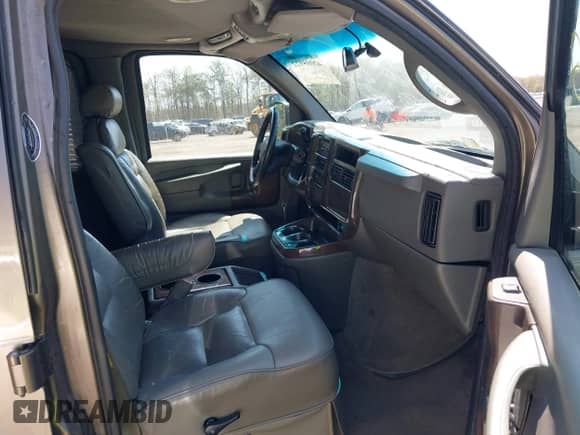 2004 Chevrolet Express Passenger with VIN 1GBFG15T641138032, listed as a IAAI auction lot 42005922 with 200,232 mi miles and . Bid and sale history available at DreamBid. Image 5.