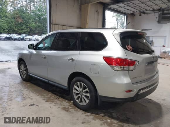 2014 Nissan Pathfinder SV with VIN 5N1AR2MM0EC631755, listed as a IAAI auction lot 43318101 with 288,061 mi miles and . Bid and sale history available at DreamBid. Image 3.