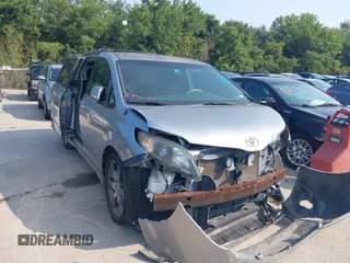 2013 Toyota Sienna SE with VIN 5TDXK3DC7DS388622, listed as a IAAI auction lot 43098422 with 135,022 mi miles and . Bid and sale history available at DreamBid. Image 1.