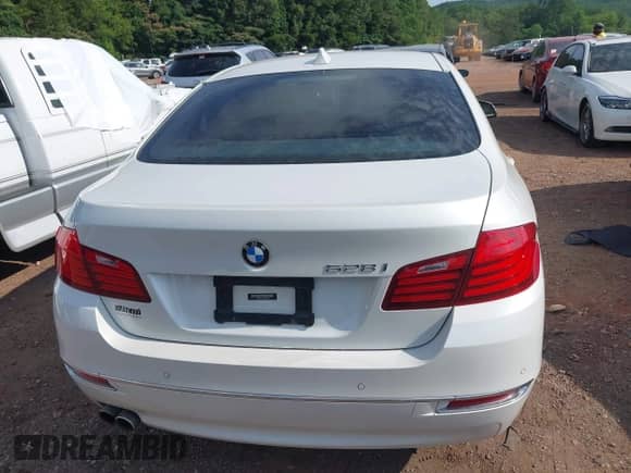 2015 BMW 5 Series 528i с VIN WBA5A5C59FD522387, выставлен на аукционе IAAI как лот 42465122 с пробегом 133 903 миль миль и . История ставок и продаж доступна на DreamBid. Изображение 16.