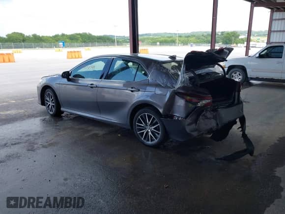 2023 Toyota Camry Hybrid XLE с VIN 4T1F31AK9PU607441, выставлен на аукционе IAAI как лот 39705099 с пробегом 15 682 миль миль и . История ставок и продаж доступна на DreamBid. Изображение 3.
