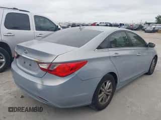 2012 Hyundai Sonata GLS z VIN 5NPEB4AC2CH450899, wystawiony jako IAAI lot #43392858 z przebiegiem 185 256 mil mil oraz . Historia ofert i sprzedaży dostępna na DreamBid. Obrazek 4.