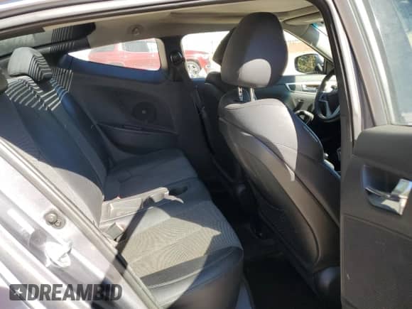 2013 Hyundai Veloster w/Black Int z VIN KMHTC6AD2DU144524, wystawiony jako Copart lot #86604965 z przebiegiem 101 979 mil mil oraz Czysty tytuł • Clean title. Historia ofert i sprzedaży dostępna na DreamBid. Obrazek 10.