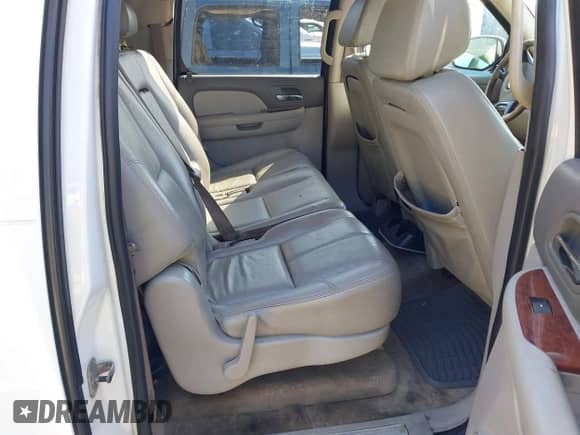 2008 Chevrolet Suburban LTZ z VIN 3GNFK16368G167473, wystawiony jako IAAI lot #42809613 z przebiegiem 286 134 mil mil oraz . Historia ofert i sprzedaży dostępna na DreamBid. Obrazek 8.