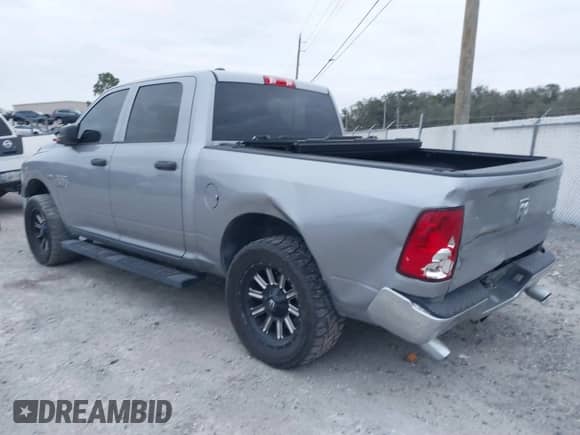 2019 Ram 1500 Express z VIN 1C6RR7KT7KS743055, wystawiony jako IAAI lot #41298661 z przebiegiem 57 536 mil mil oraz . Historia ofert i sprzedaży dostępna na DreamBid. Obrazek 3.