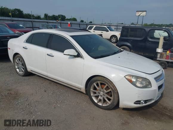 2012 Chevrolet Malibu LTZ z VIN 1G1ZG5E72CF145136, wystawiony jako IAAI lot #42421702 z przebiegiem 190 138 mil mil oraz . Historia ofert i sprzedaży dostępna na DreamBid. Obrazek 1.