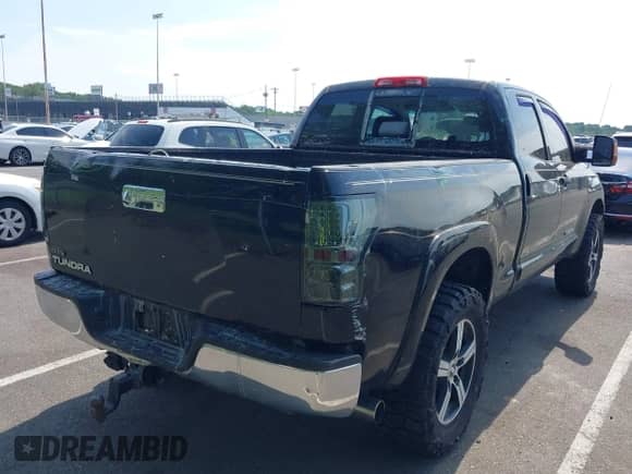 2012 Toyota Tundra z VIN 5TFRY5F10CX117652, wystawiony jako IAAI lot #42617080 z przebiegiem 233 560 mil mil oraz . Historia ofert i sprzedaży dostępna na DreamBid. Obrazek 4.