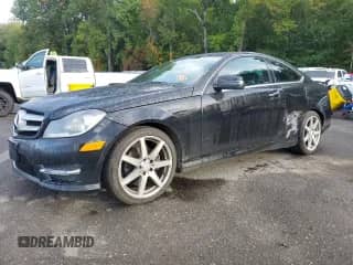 2012 Mercedes-Benz C 250 с VIN WDDGJ4HB2CF796119, выставлен на аукционе Copart как лот 84007805 с пробегом 226 328 миль миль и Списание • Salvage title. История ставок и продаж доступна на DreamBid. Изображение 1.