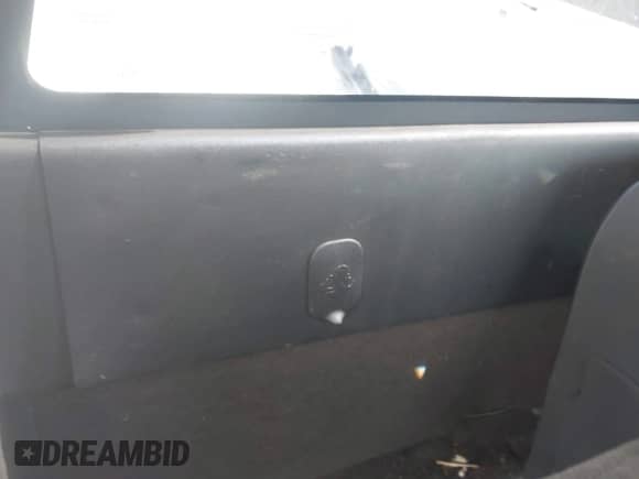 2008 GMC Sierra 1500 Work Truck z VIN 1GTEC14C48Z900043, wystawiony jako IAAI lot #42660413 z przebiegiem 145 031 mil mil oraz . Historia ofert i sprzedaży dostępna na DreamBid. Obrazek 8.