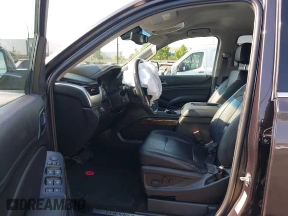 2017 Chevrolet Tahoe LT z VIN 1GNSCBKC2HR339635, wystawiony jako IAAI lot #42744098 z przebiegiem 39 853 mil mil oraz . Historia ofert i sprzedaży dostępna na DreamBid. Obrazek 5.