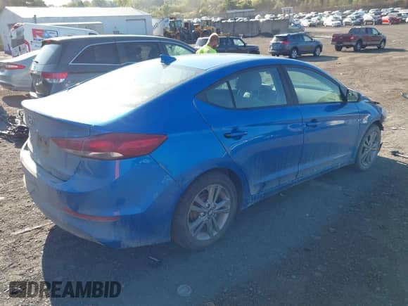 2017 Hyundai Elantra SE z VIN 5NPD84LF7HH167729, wystawiony jako IAAI lot #43124206 z przebiegiem 125 882 mil mil oraz . Historia ofert i sprzedaży dostępna na DreamBid. Obrazek 4.