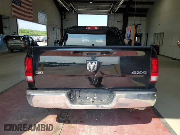 2024 Ram 1500 SLT z VIN 1C6RR7GG1RS147574, wystawiony jako Copart lot #68255525 z przebiegiem 28 206 mil mil oraz Nie do naprawy • Non repairable. Historia ofert i sprzedaży dostępna na DreamBid. Obrazek 6.