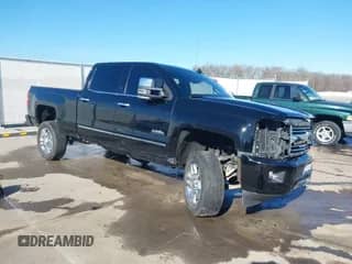 2015 Chevrolet Silverado 2500HD High Country z VIN 1GC1KXE85FF664886, wystawiony jako IAAI lot #41487218 z przebiegiem Nie podano mil oraz . Historia ofert i sprzedaży dostępna na DreamBid. Obrazek 1.