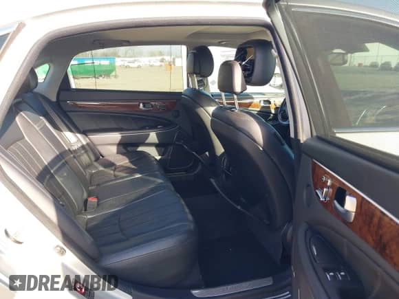 2011 Hyundai Equus Signature with VIN KMHGH4JF7BU029231, listed as a IAAI auction lot 41660325 with 208,452 mi miles and . Bid and sale history available at DreamBid. Image 8.