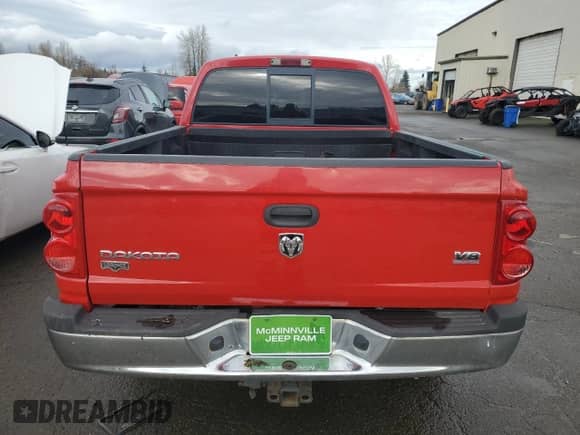 2005 Dodge Dakota Laramie z VIN 1D7HW58N65S227595, wystawiony jako Copart lot #45540055 z przebiegiem 155 717 mil mil oraz Szkoda całkowita • Salvage title. Historia ofert i sprzedaży dostępna na DreamBid. Obrazek 6.