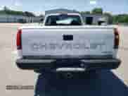 1997 Chevrolet Silverado 1500 z VIN 1GCEC14W2VZ138482, wystawiony jako Copart lot #55863424 z przebiegiem 270 995 mil mil oraz Szkoda całkowita • Salvage title. Historia ofert i sprzedaży dostępna na DreamBid. Obrazek 6.