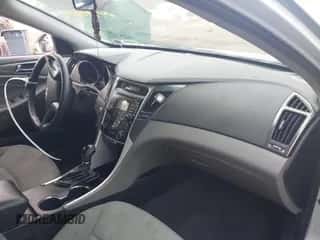 2011 Hyundai Sonata Hybrid с VIN KMHEC4A43BA005787, выставлен на аукционе IAAI как лот 43334157 с пробегом 120 805 миль миль и . История ставок и продаж доступна на DreamBid. Изображение 5.