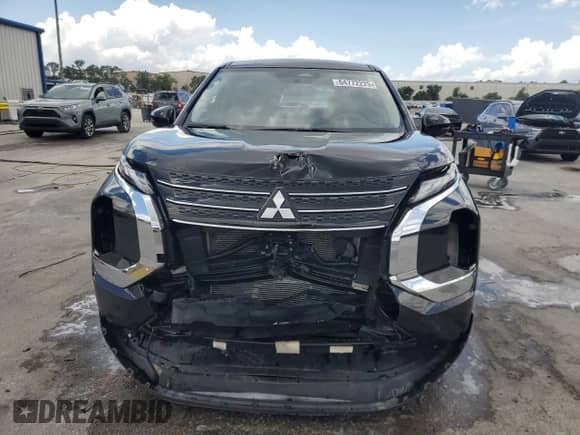 2024 Mitsubishi Outlander ES with VIN JA4J3UA81RZ073338, listed as a Copart auction lot 64772225 with 29,146 mi miles and Salvage title. Bid and sale history available at DreamBid. Image 5.