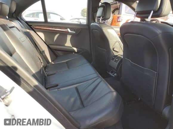 2014 Mercedes-Benz C 250 Sport z VIN WDDGF4HB2EA932024, wystawiony jako Copart lot #82666345 z przebiegiem 158 620 mil mil oraz Czysty tytuł • Clean title. Historia ofert i sprzedaży dostępna na DreamBid. Obrazek 10.