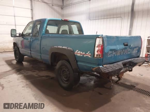 1998 Chevrolet Silverado 1500 z VIN 1GCEK19R9WE194708, wystawiony jako IAAI lot #42548241 z przebiegiem 197 471 mil mil oraz . Historia ofert i sprzedaży dostępna na DreamBid. Obrazek 3.