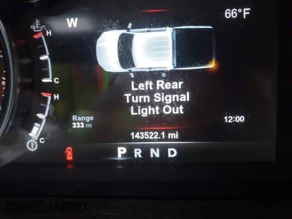 2015 Ram 1500 Outdoorsman z VIN 1C6RR7LT6FS635868, wystawiony jako IAAI lot #43380330 z przebiegiem 143 522 mil mil oraz . Historia ofert i sprzedaży dostępna na DreamBid. Obrazek 16.