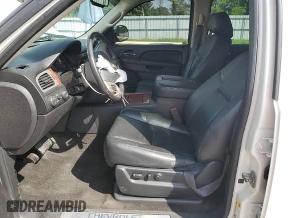 2013 Chevrolet Avalanche LTZ with VIN 3GNTKGE78DG293838, listed as a Copart auction lot 69284035 with 212,829 mi miles and Salvage title. Bid and sale history available at DreamBid. Image 7.