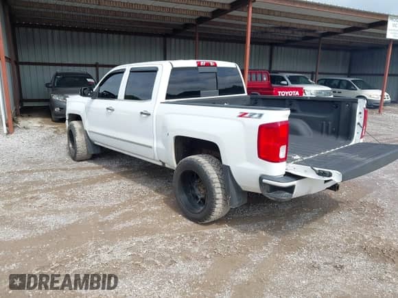 2017 Chevrolet Silverado 1500 LTZ z VIN 3GCUKSEJ3HG127857, wystawiony jako IAAI lot #42887256 z przebiegiem 191 237 mil mil oraz . Historia ofert i sprzedaży dostępna na DreamBid. Obrazek 3.