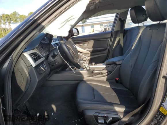 2017 BMW 3 Series 320i xDrive z VIN WBA8A3C36HA067194, wystawiony jako Copart lot #80345745 z przebiegiem 73 578 mil mil oraz Szkoda całkowita • Salvage title. Historia ofert i sprzedaży dostępna na DreamBid. Obrazek 7.