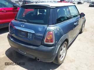 2009 MINI Hardtop with VIN WMWMF33509TW78295, listed as a IAAI auction lot 42293731 with 105,109 mi miles and . Bid and sale history available at DreamBid. Image 6.