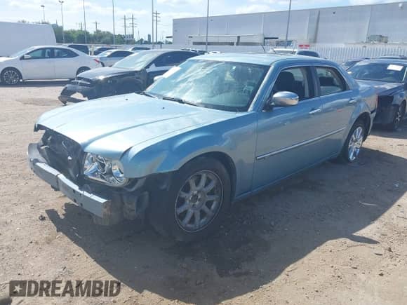 2008 Chrysler 300 C Hemi with VIN 2C3KA63H98H169682, listed as a IAAI auction lot 42808789 with 278,297 mi miles and . Bid and sale history available at DreamBid. Image 2.