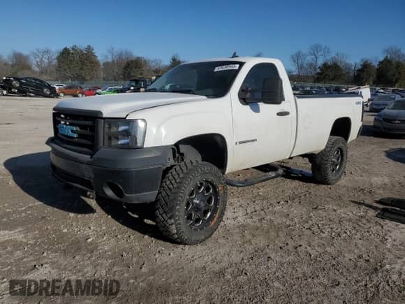 2008 GMC Sierra 1500 Work Truck z VIN 1GTEK14C18Z142861, wystawiony jako Copart lot #43636945 z przebiegiem 281 872 mil mil oraz Czysty tytuł • Clean title. Historia ofert i sprzedaży dostępna na DreamBid. Obrazek 1.