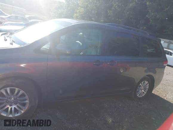 2014 Toyota Sienna XLE с VIN 5TDYK3DC6ES516726, выставлен на аукционе IAAI как лот 43054312 с пробегом 126 485 миль миль и . История ставок и продаж доступна на DreamBid. Изображение 14.