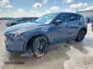 2023 Mazda CX-5 S Carbon Edition z VIN JM3KFBCM1P0105696, wystawiony jako Copart lot #63983385 z przebiegiem 23 736 mil mil oraz Czysty tytuł • Clean title. Historia ofert i sprzedaży dostępna na DreamBid. Obrazek 1.