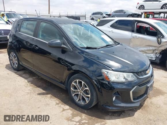 2017 Chevrolet Sonic LT z VIN 1G1JD6SHXH4177764, wystawiony jako IAAI lot #42358642 z przebiegiem 105 409 mil mil oraz . Historia ofert i sprzedaży dostępna na DreamBid. Obrazek 1.