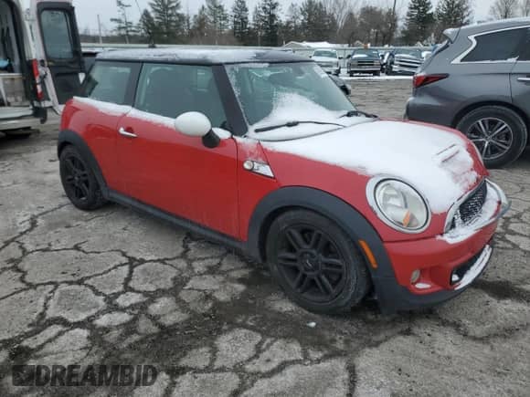 2013 MINI Hardtop S with VIN WMWSV3C56DT389389, listed as a Copart auction lot 89288615 with 85,001 mi miles and Salvage title. Bid and sale history available at DreamBid. Image 4.