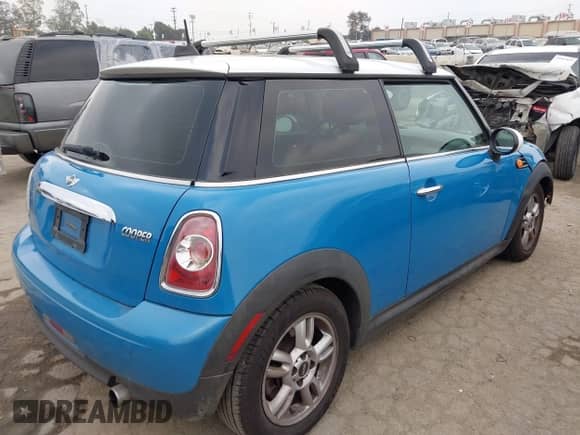 2013 MINI Hardtop с VIN WMWSU3C51DT687500, выставлен на аукционе IAAI как лот 42508583 с пробегом 120 627 миль миль и . История ставок и продаж доступна на DreamBid. Изображение 4.