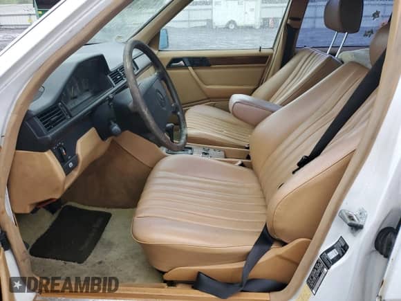 1990 Mercedes-Benz 300 z VIN WDBEB28D0LB224203, wystawiony jako Copart lot #56349565 z przebiegiem 239 773 mil mil oraz Czysty tytuł • Clean title. Historia ofert i sprzedaży dostępna na DreamBid. Obrazek 7.